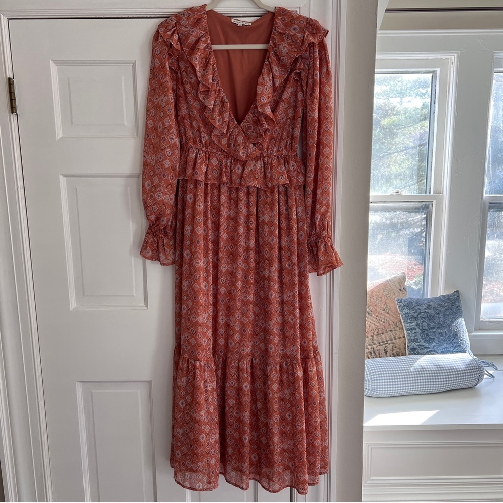Patterned midi dress with sleeves
